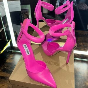 Steve Madden Ele Puff Ankle Strap Leather Pumps. Size 8. Fuchsia.